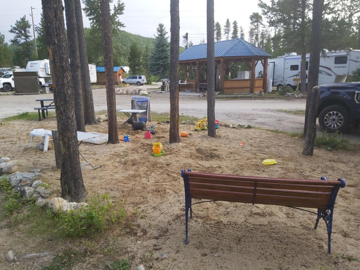Blue River Campgrounds & Cabin-Public Washroom Exteriér fotografie